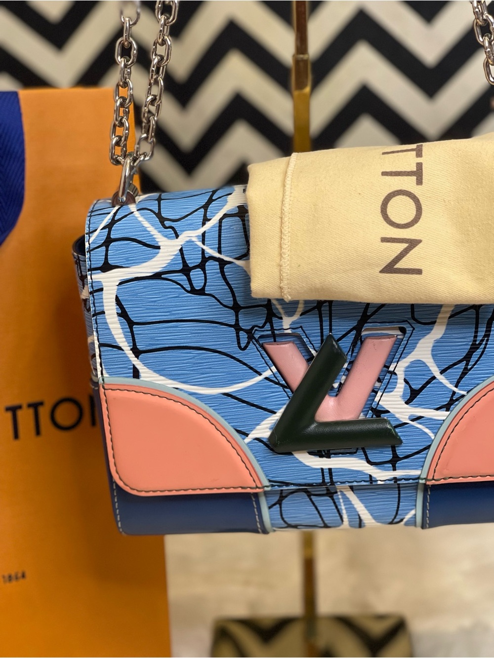 VGUC Louis Vuitton Limited Edition Aqua Epi Twist MM Bag 2016 Cruise Runway SHW - Picture 16 of 16